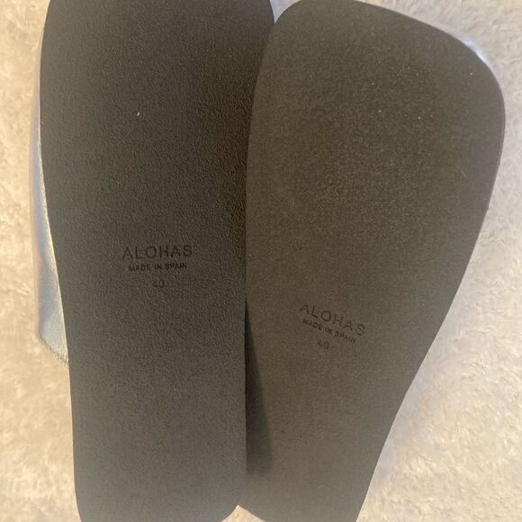 Alohas Anthropologie Silver Slip On Mules - Picture 4 of 5